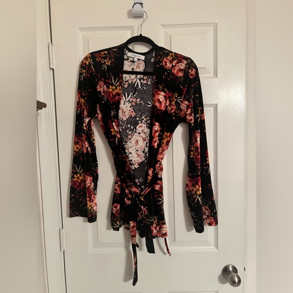 How Do You Wear That Wrap top + matching flare pants - Picture 2 of 6